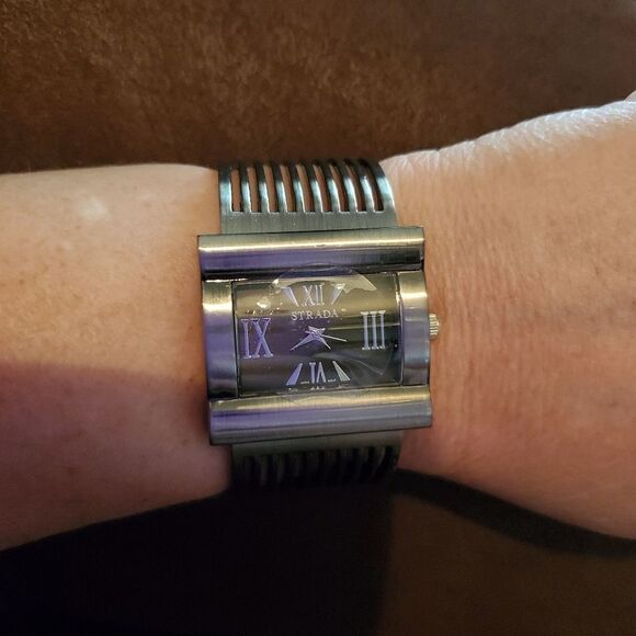 Cuff Watch - Picture 5 of 12